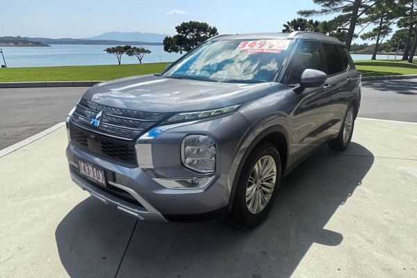 2023 Mitsubishi Outlander ZM LS SUV Image 3