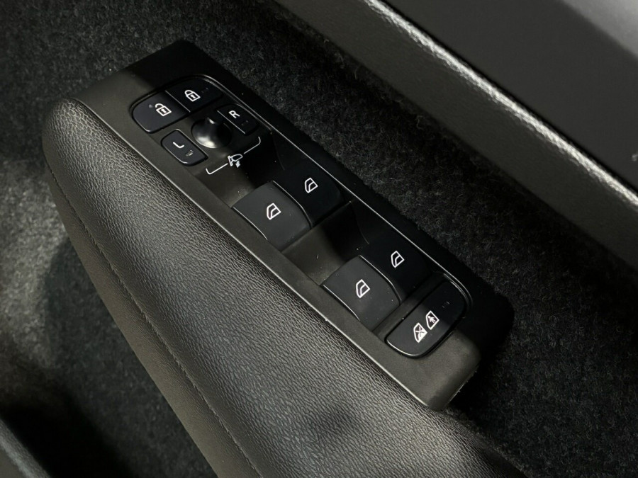 2023 Volvo XC40 XZ Ultimate B5 Dark SUV Image 12