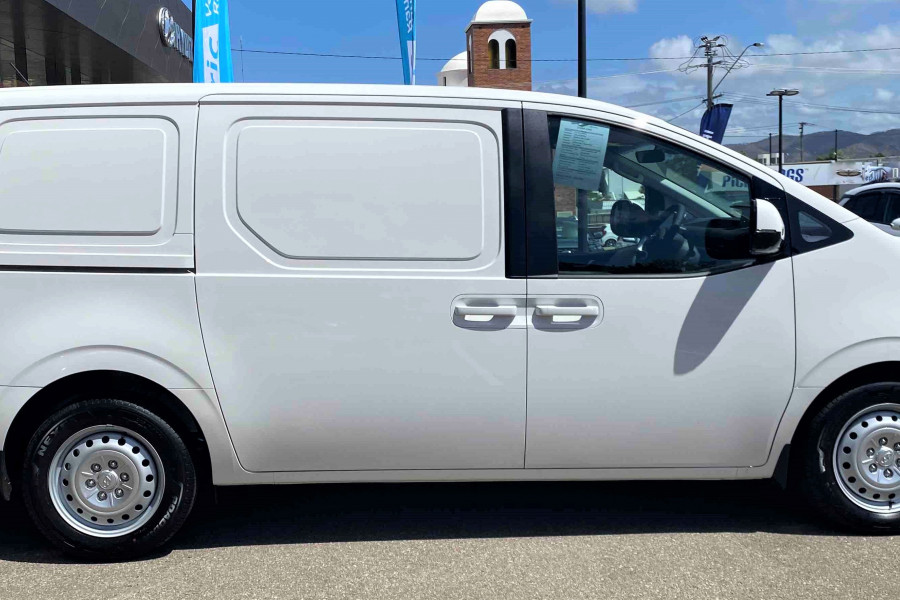 2025 Hyundai Staria Load US4.V3  Van Image 6
