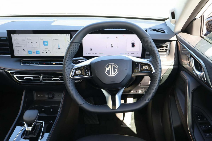2025 MG HS AS33 Essence Hybrid SUV Image 6