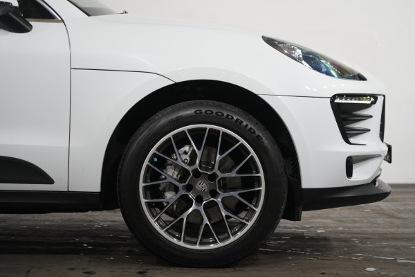 2018 Porsche Macan S SUV Image 5