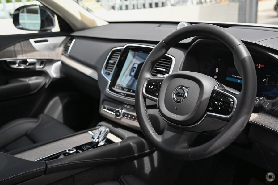 2024 Volvo XC90 L Series Recharge Ultimate T8 Plug-In Hybrid SUV Image 7