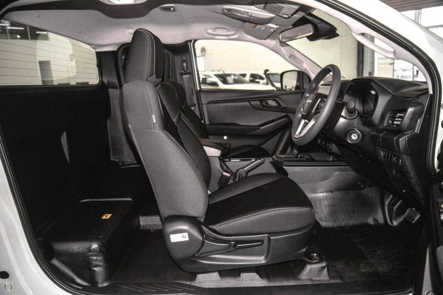 2025 MY24 Isuzu D-MAX RG SX Cab Chassis Image 8