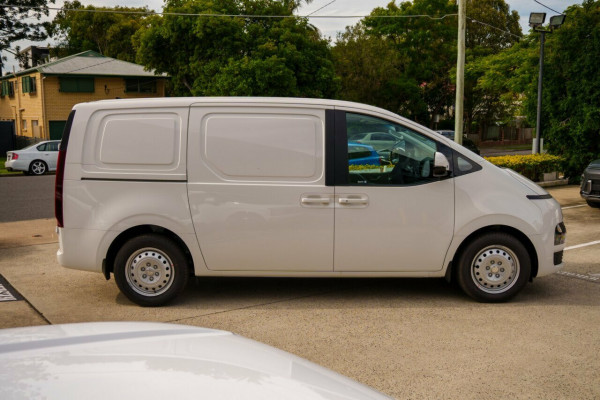 2026 Hyundai Staria Load US4.V3  Van Image 4