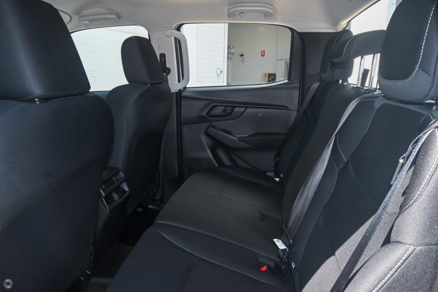 2025 MY24 Isuzu D-MAX RG SX Cab Chassis Image 8