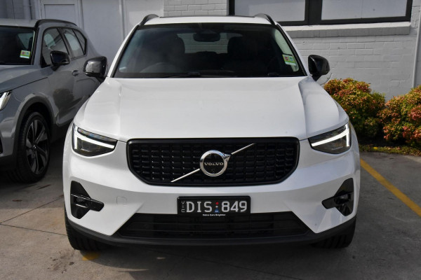 2024 MY25 Volvo XC40  Ultra B4 Dark SUV Image 3