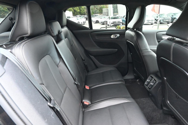 2022 Volvo XC40 XZ T5 R-Design SUV Image 11