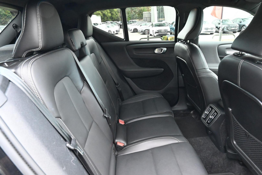2022 Volvo XC40 XZ T5 R-Design SUV Image 11