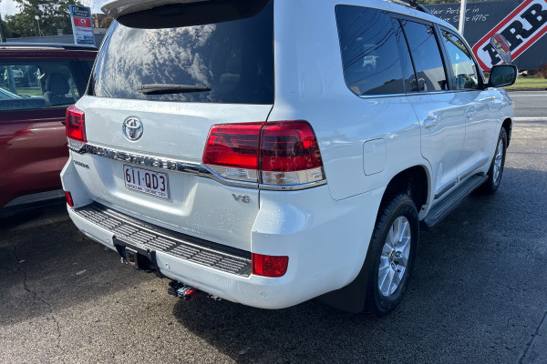 2016 Toyota LandCruiser VDJ200R Sahara SUV Image 6