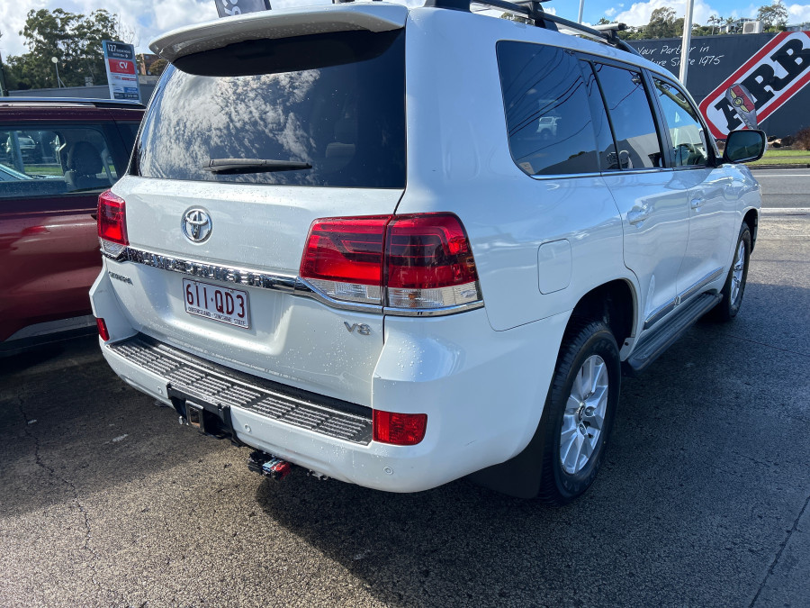 2016 Toyota LandCruiser VDJ200R Sahara SUV Image 6