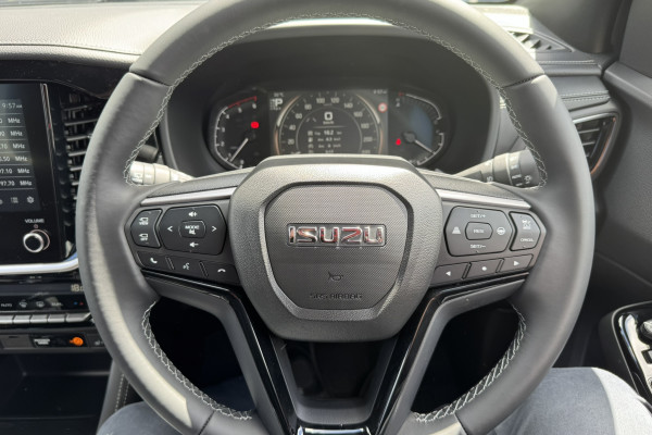 2026 Isuzu MU-X RJ LS-T SUV Image 16