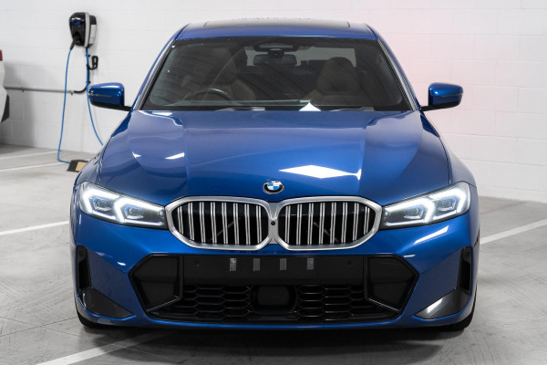 2023 BMW 3 Series G20 330i M Sport Sedan image 3
