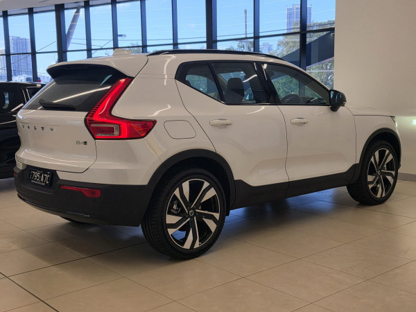 2025 MY26 Volvo XC40 XZ Ultra B4 Dark SUV image 4
