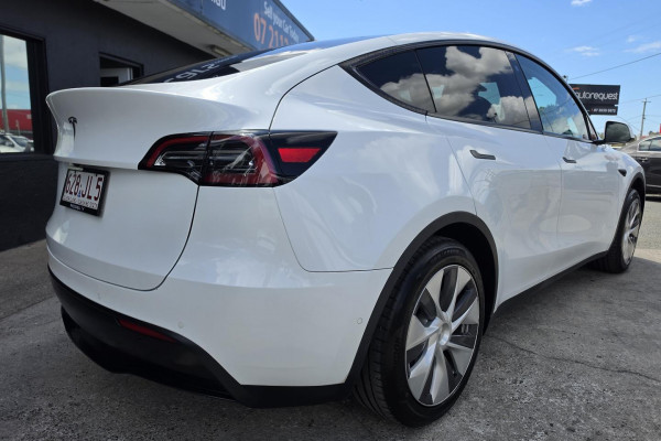 2023 Tesla Model Y  Rear-Wheel Drive SUV Image 7