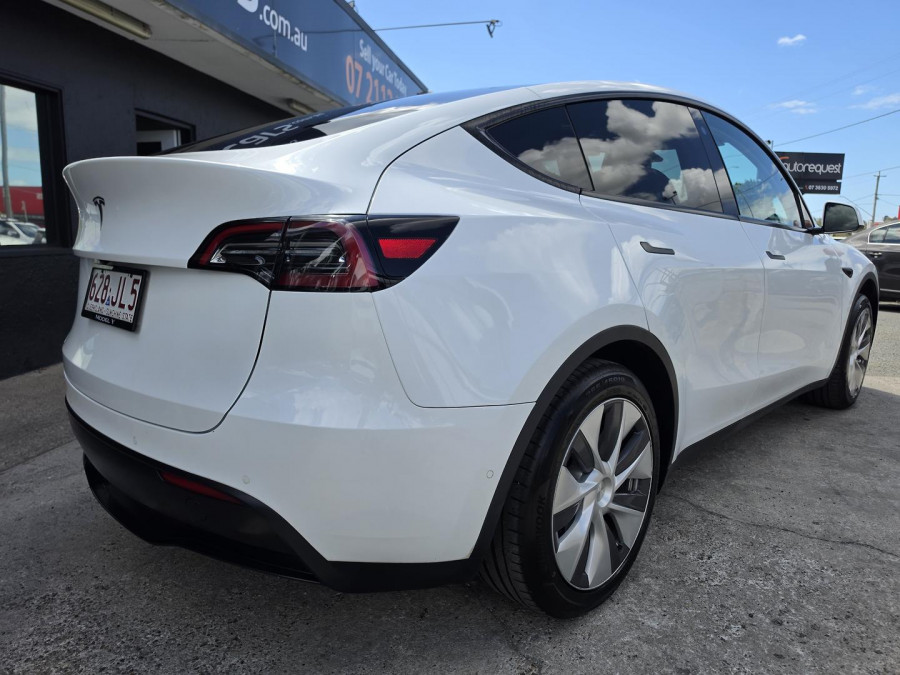 2023 Tesla Model Y  Rear-Wheel Drive SUV Image 7