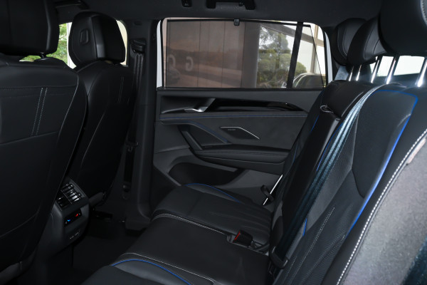 2025 Volkswagen Tayron R4 195TSI R-Line SUV image 9