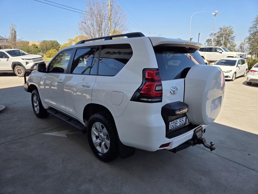 2017 Toyota LandCruiser Prado GDJ150R GXL SUV Image 8