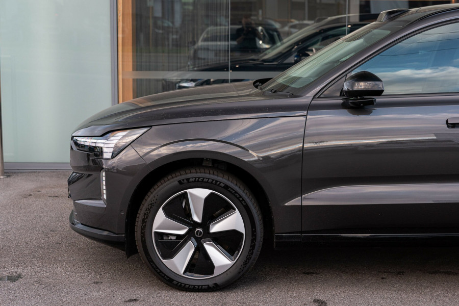 2025 Volvo EX90 No Series Plus Twin Motor SUV Image 9
