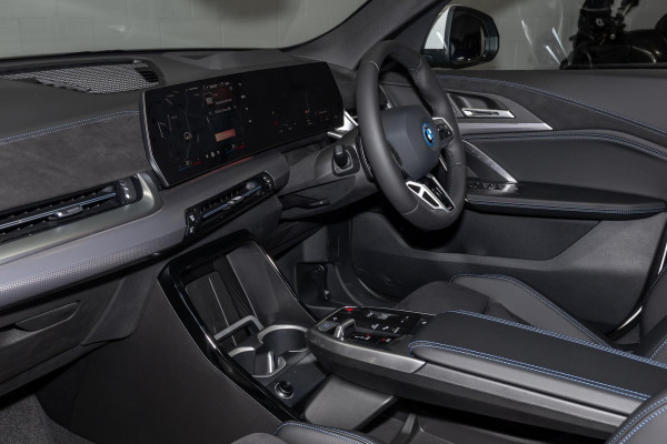 2024 BMW iX2 U10 xDrive30 M Sport SUV image 8