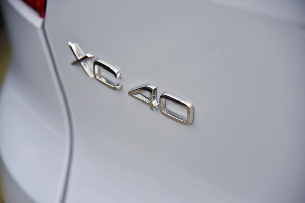 2025 Volvo XC40 XZ Ultra B4 Bright SUV Image 5