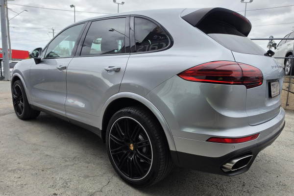 2016 MY17 Porsche Cayenne 92A Platinum Edition SUV Image 11