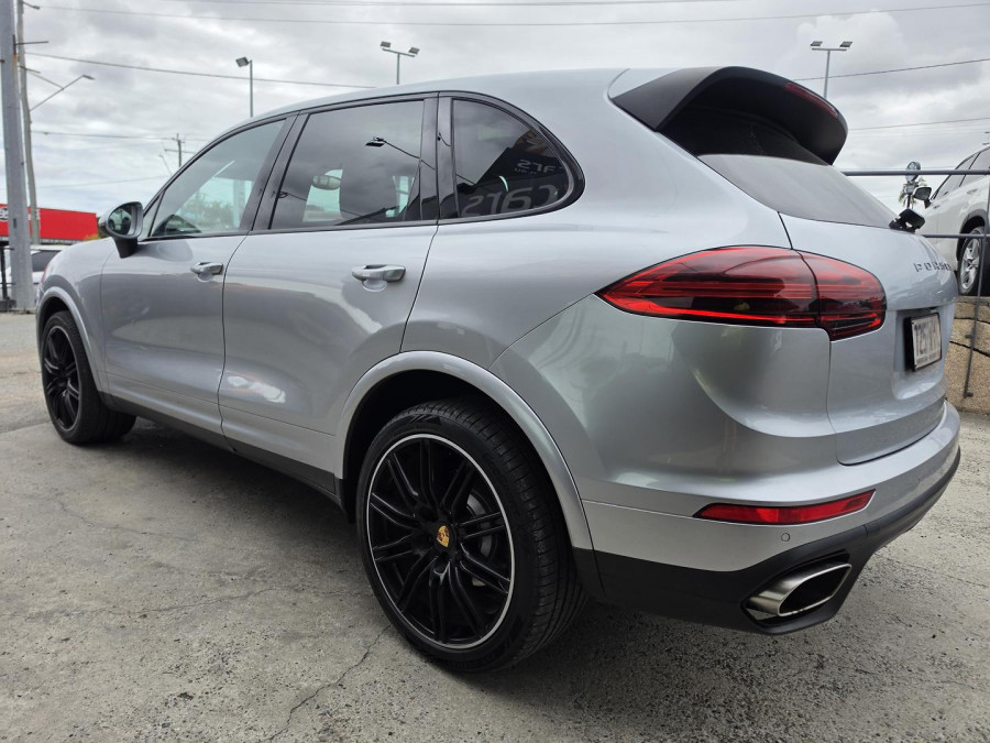 2016 MY17 Porsche Cayenne 92A Platinum Edition SUV Image 11