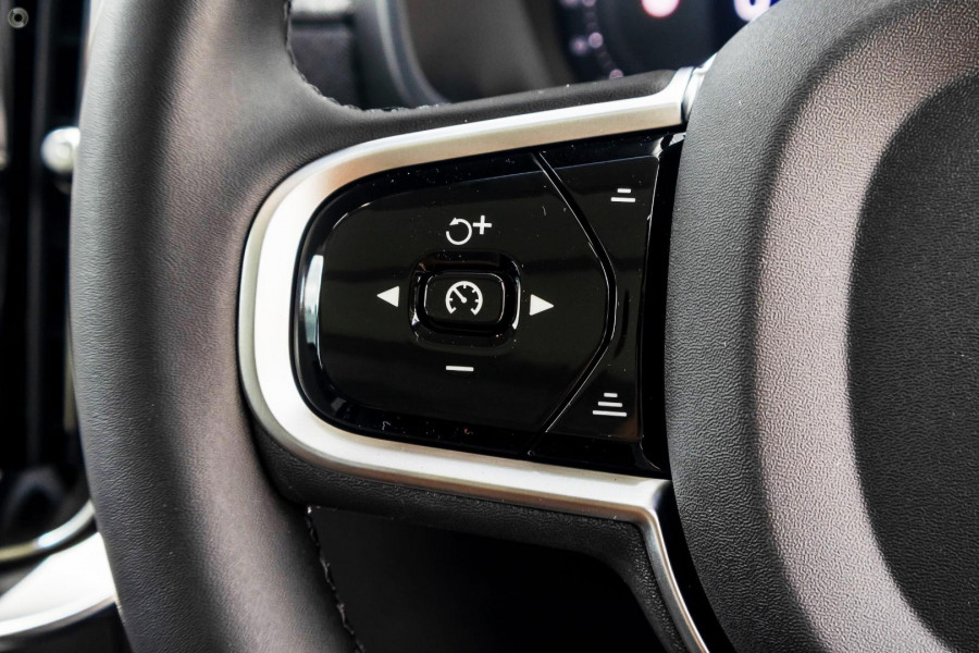 2026 Volvo XC90 L Series Ultra B5 Dark SUV Image 12