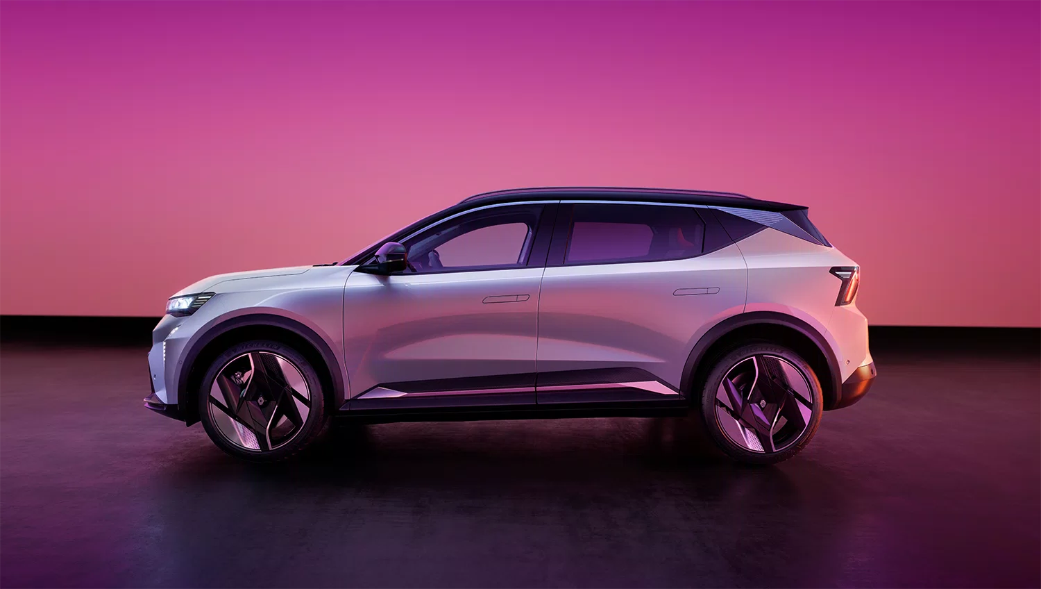 Scenic E-Tech Gallery Image 1