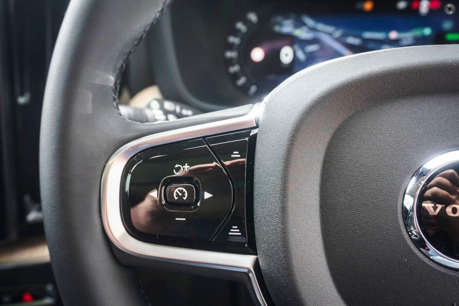 2026 Volvo XC60 UZ Plus T8 Plug-in Hybrid Dark SUV Image 12