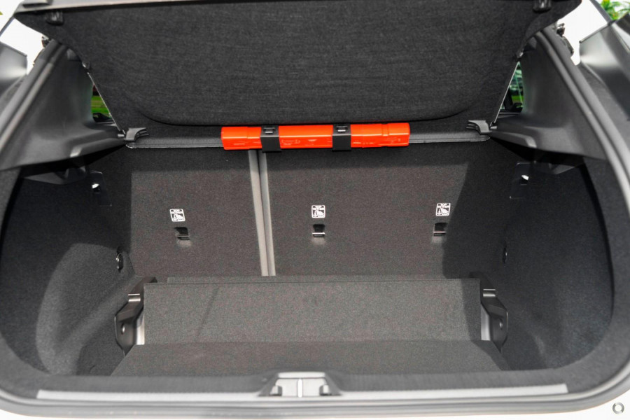 2026 Volvo EX30  Single Motor Extended Range Ultra SUV Image 10