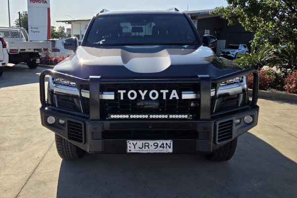 2022 Toyota LandCruiser FJA300R GR Sport SUV Image 2