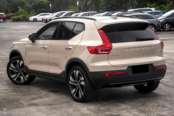 2026 Volvo XC40 XZ Ultra B4 Dark SUV Image 4