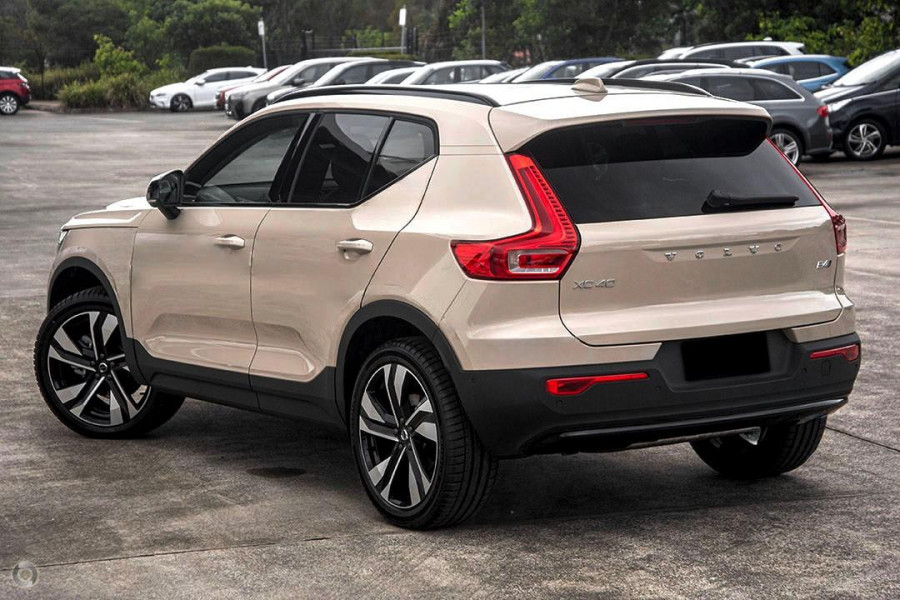 2026 Volvo XC40 XZ Ultra B4 Dark SUV Image 4