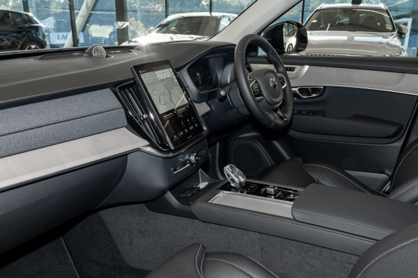 2025 MY26 Volvo XC90 L Series Ultra B5 Dark SUV Image 2