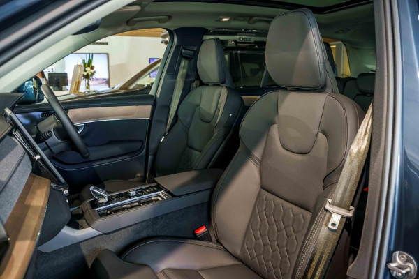 2026 Volvo XC90 L Series Plus B5 Bright SUV Image 5