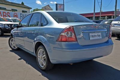 2007 Ford Focus LS Ghia Sedan Image 3