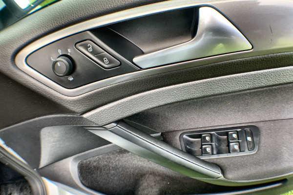 2016 MY17 Volkswagen Golf 7 92TSI Hatch Image 4