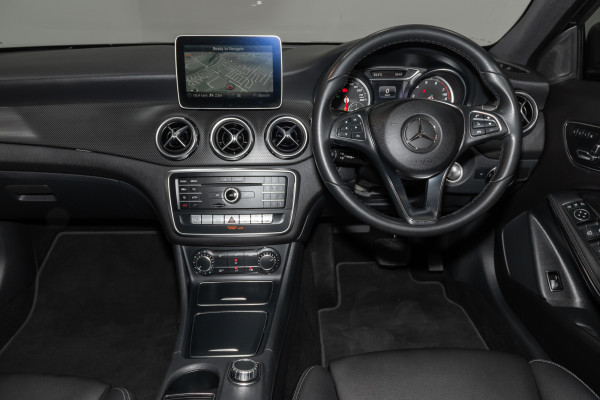 2017 Mercedes-Benz GLA-Class 180 SUV Image 23