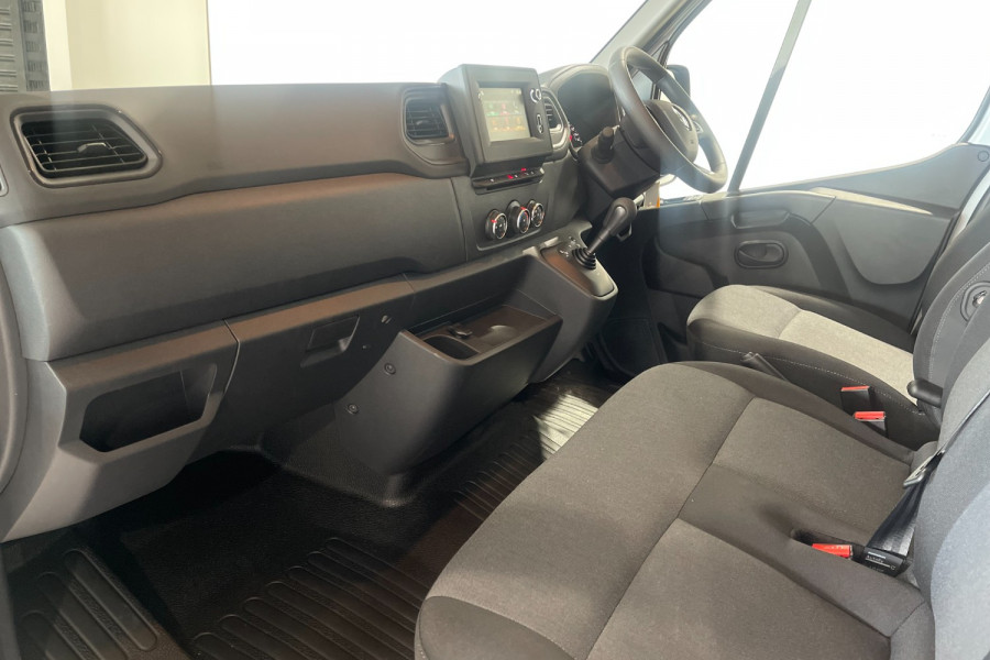 2024 Renault Master X62 Phase 2 Pro 110kW Van Image 32