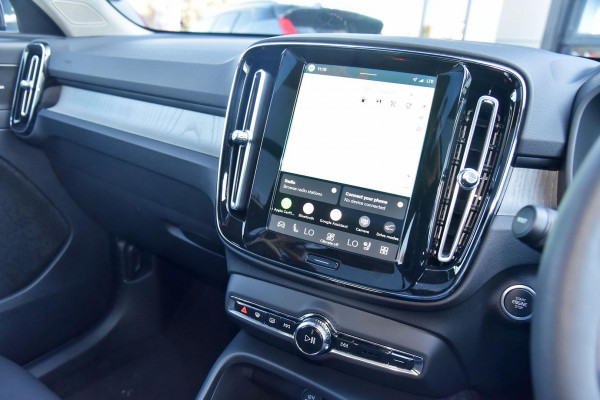 2026 Volvo XC40 XZ Ultra B4 Dark SUV Image 9