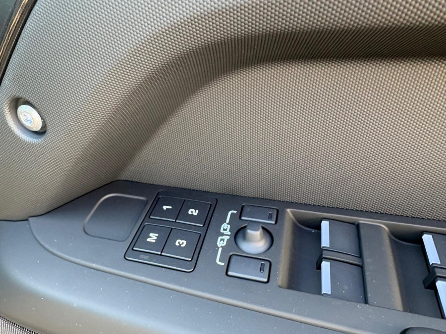 2026 Land Rover Defender L663 110 P425 X-Dynamic SE SUV Image 21