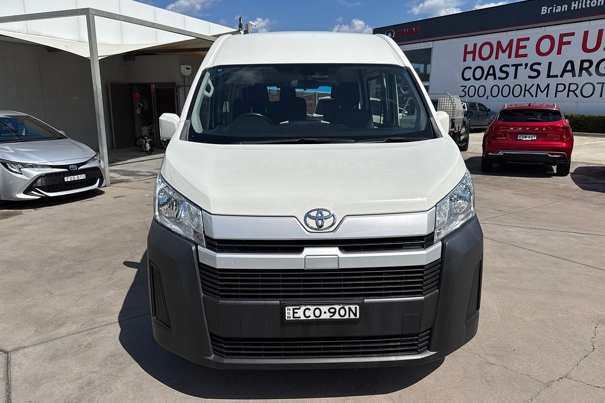 2019 Toyota HiAce GDH300R Commuter Van Image 17