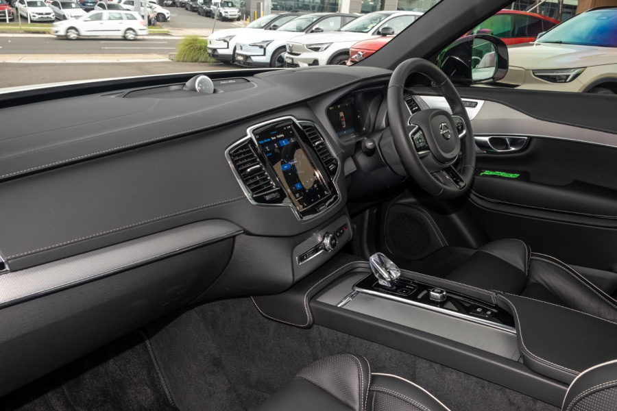 2024 Volvo XC90 L Series Recharge Ultimate T8 Plug-In Hybrid SUV Image 8
