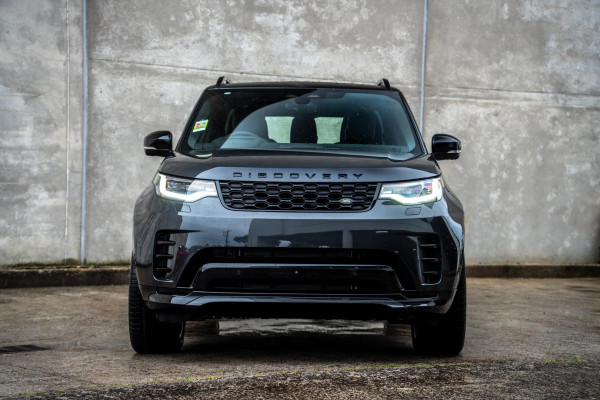 2025 Land Rover Discovery Series 5 D350 Dynamic SE SUV image 8