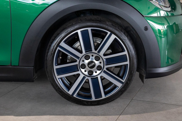 2023 MINI Cooper F55 LCI-2 C Classic Hatch image 20
