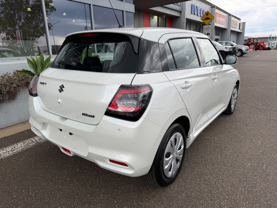 2025 Suzuki Swift Hybrid Hybrid SUV Image 3