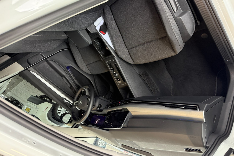 2024 Volkswagen Golf 8 110TSI Life Hatch Image 31
