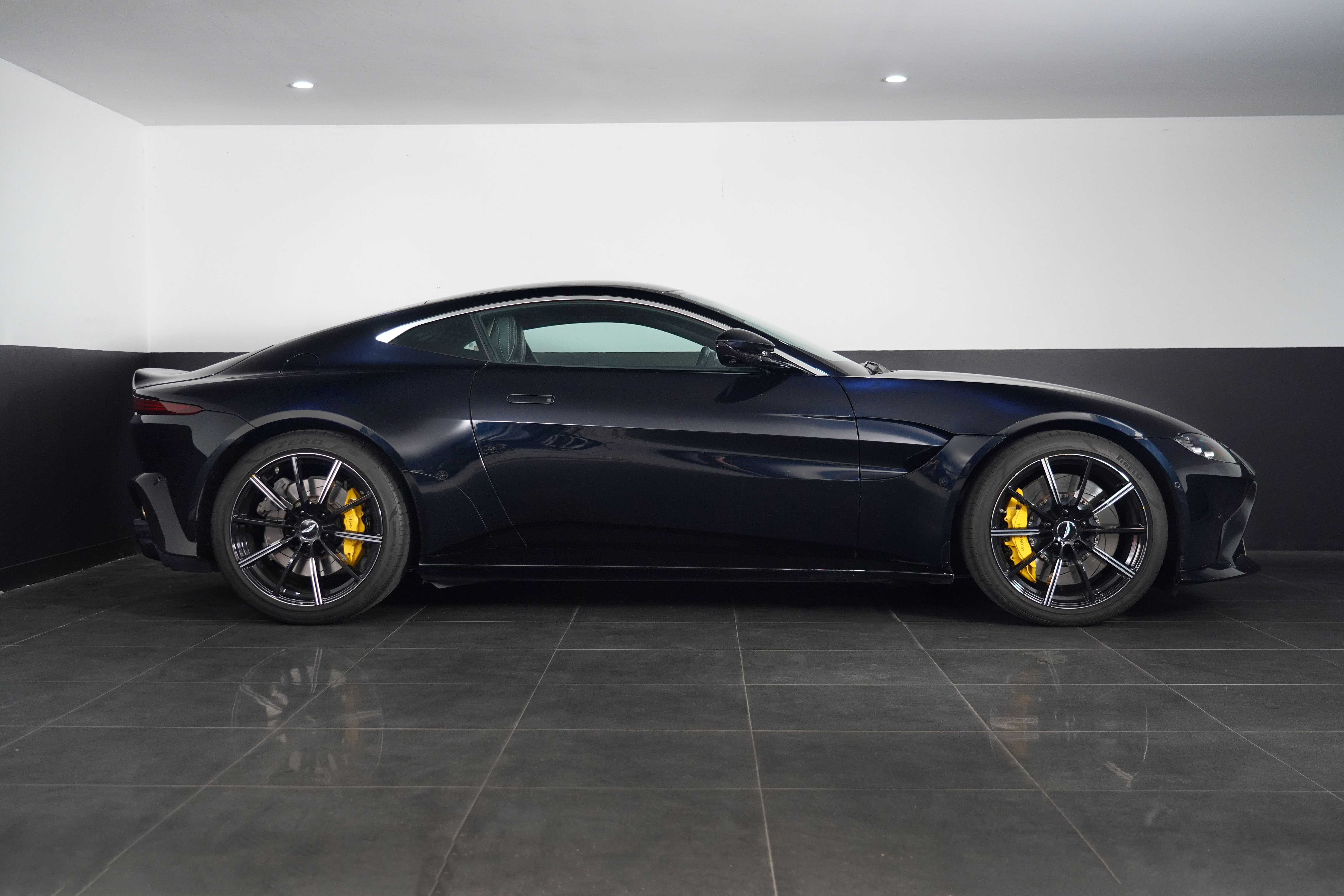 2018 Aston Martin Vantage Coupe Image 14