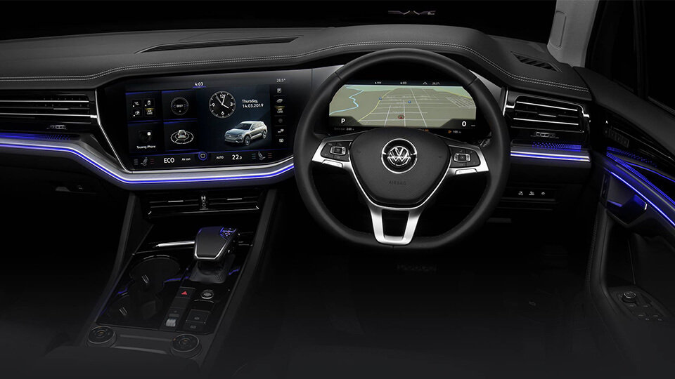 Optional Innovision Cockpit<sup>1</sup> with 15-inch touch screen Image