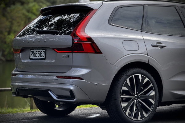2025 Volvo XC60 UZ Ultra B5 Dark SUV Image 8